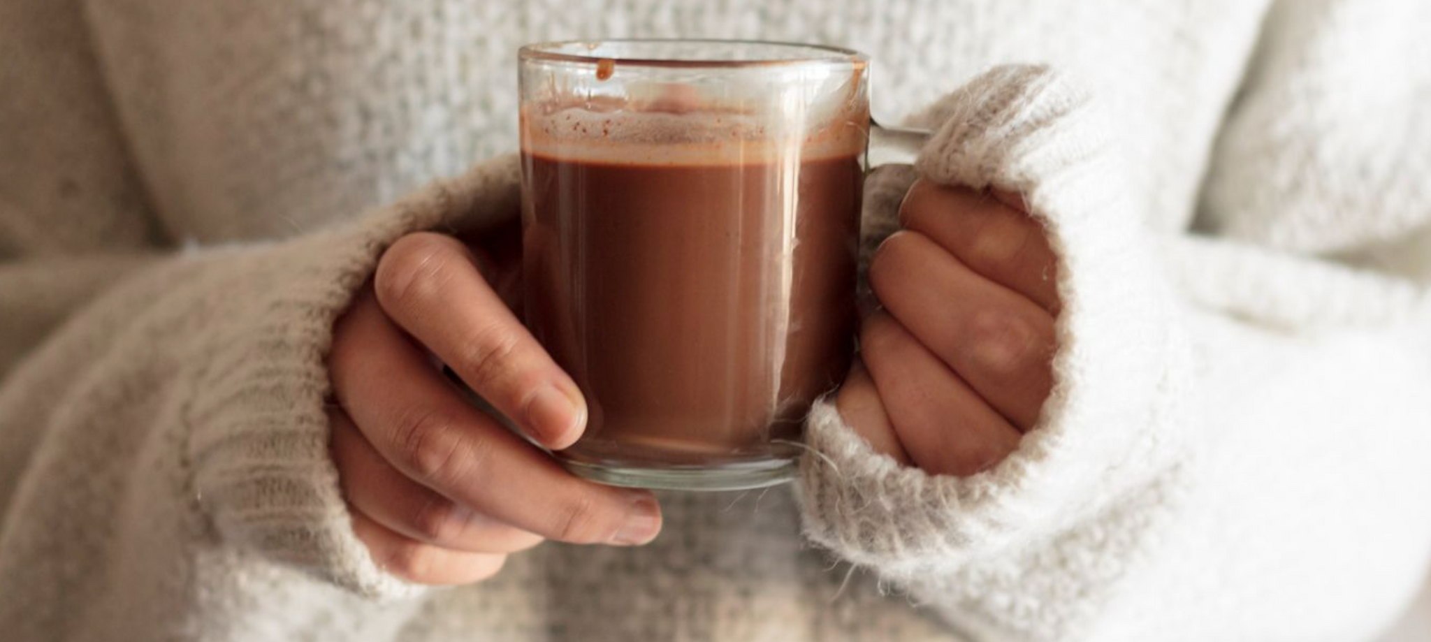 The Perfect Sleep-Inducing Hot Chocolate with these 8 Dreamy Ingredients